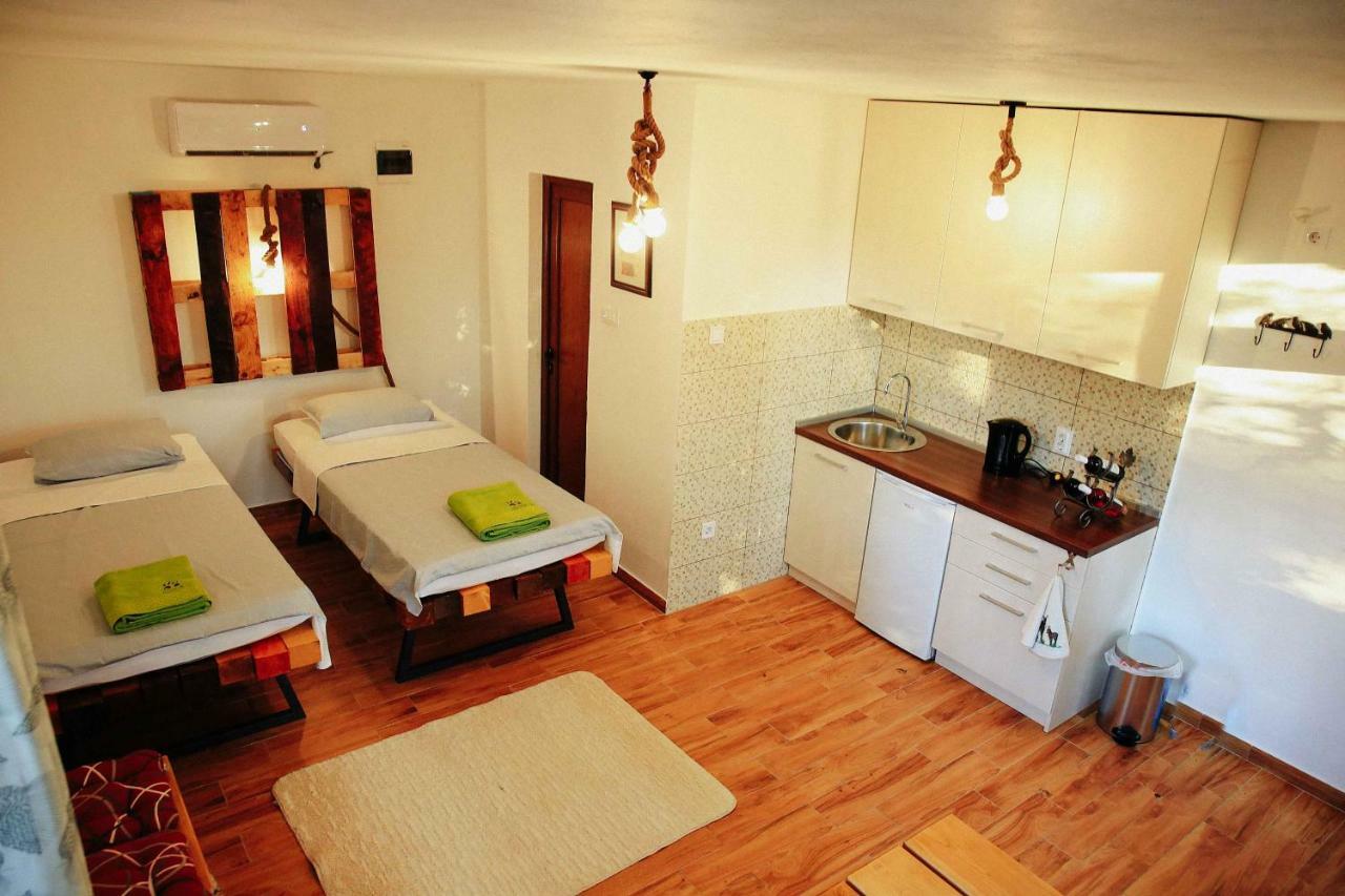 Bed and Breakfast Donkey Farm Martinici - Farma Magaraca Martinici Даниловград Экстерьер фото