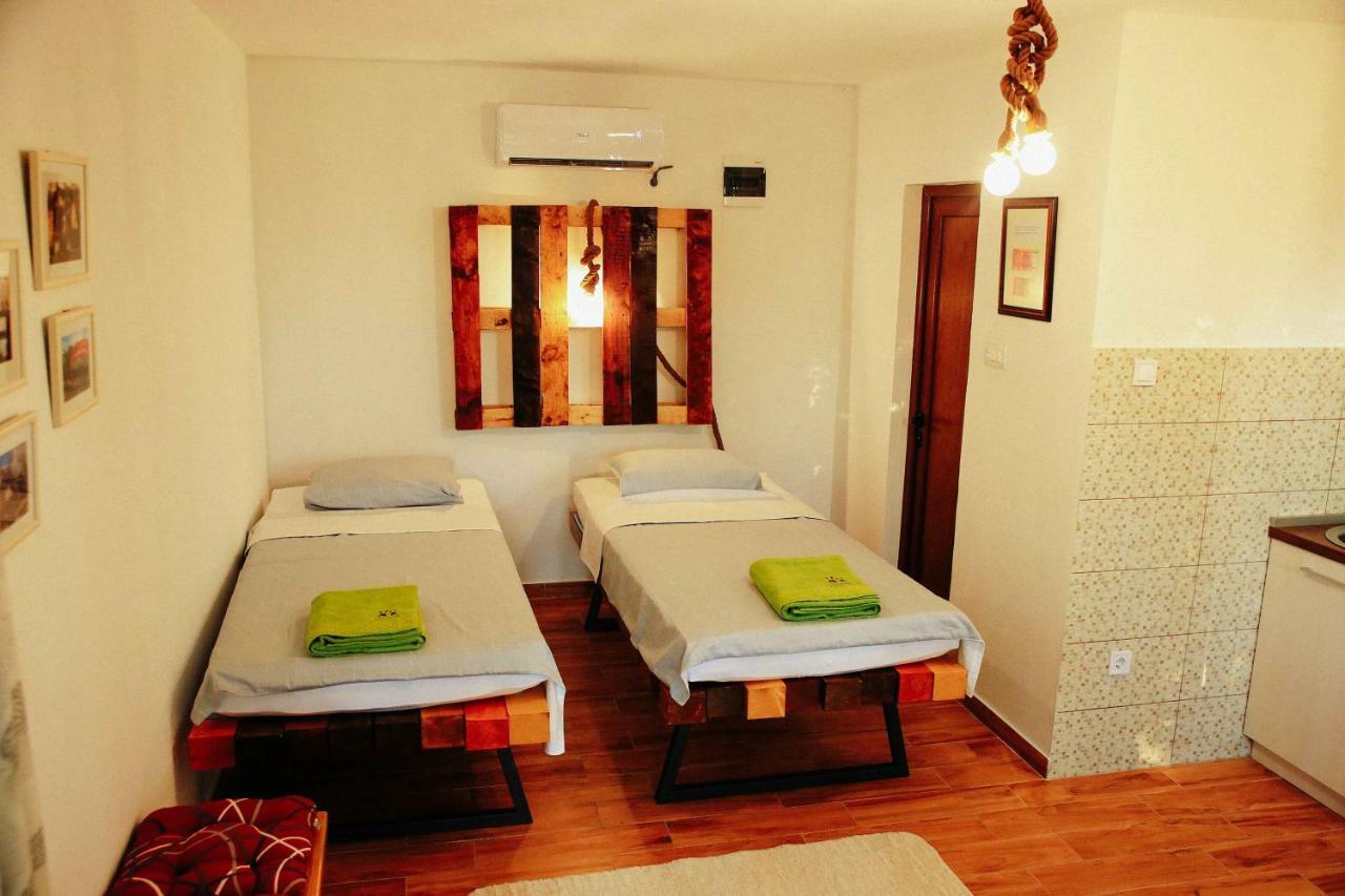 Bed and Breakfast Donkey Farm Martinici - Farma Magaraca Martinici Даниловград Экстерьер фото